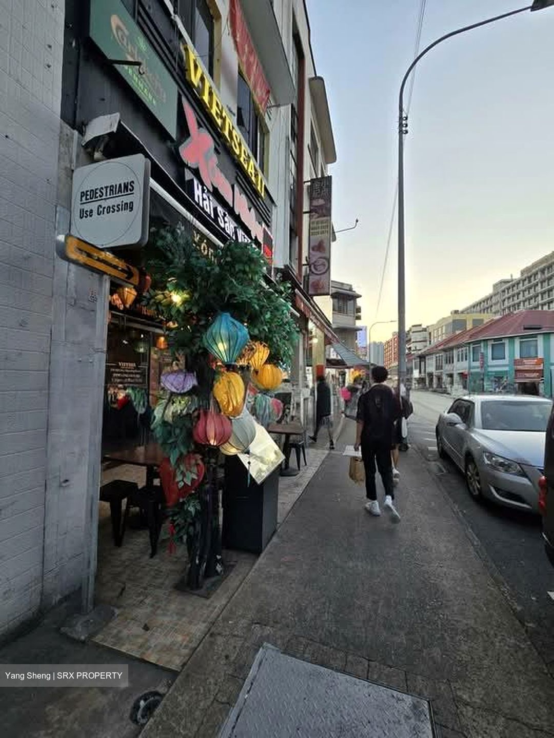 Sims Avenue (D14), Retail #579069061